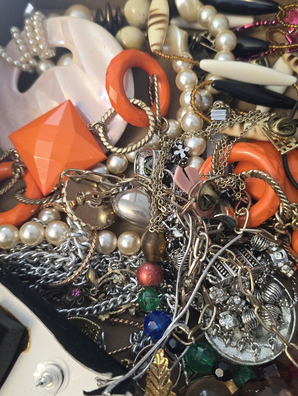 3 LB Pound Lot of Mixed Jewelry Pieces For Arts Crafts Some Broken & Wearable - Picture 2 of 10